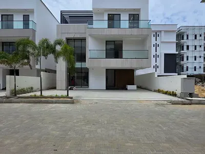 Luxuriously Built 5 Bedroom Detached Triplex with BQ, Pool and Cinema