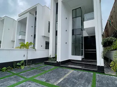 5 Bedroom Fully Detached Duplex