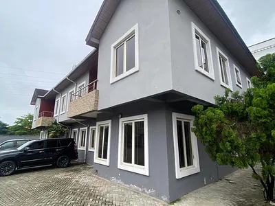 4 Bedroom Semi Detached House