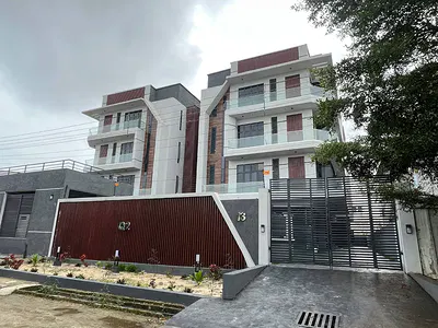 2 Bedroom Apartment with a Room BQ and Fitted Kitchen