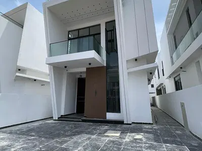 5 Bedroom Fully Detached Duplex