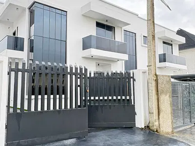 5 Bedroom Detached Duplex