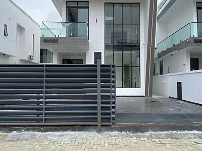 Magnificent 5 Bedroom Duplex with a BQ and a Pool