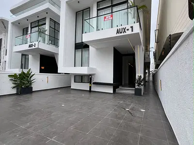 5 Bedroom Fully Detached Duplex
