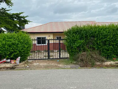 3 Bedrooms Bungalow
