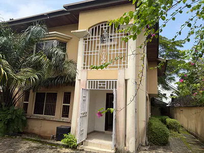 Spacious 4 Bedroom Semidetached House with BQ, Gatehouse and Garden