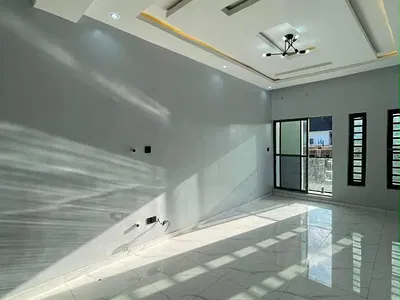 Luxury 2 Bedroom Flat with Private Staircase