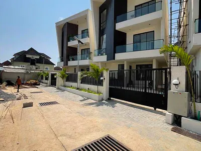 Luxury 5 Bedroom Fully Detached Duplex with Swimming Pool