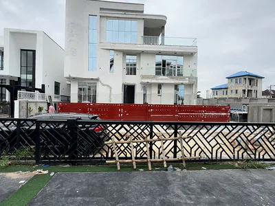 Gigantic 5 Bedroom Detached Duplex