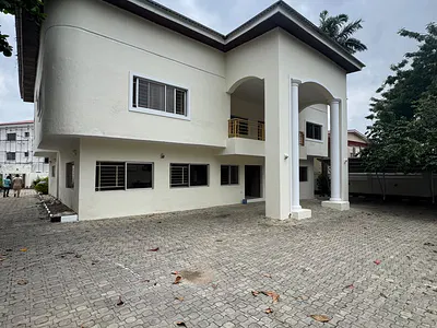 5 Bedroom Detached Home with 2 Rooms BQ