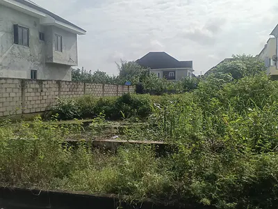 Land Measuring 450 Square Meter