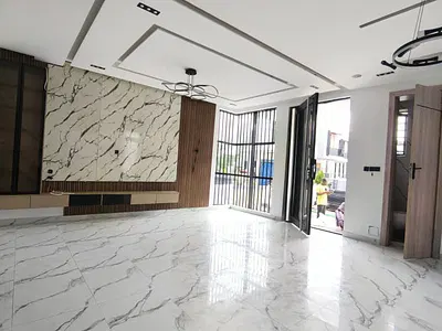 Well Renovated Spacious 5-Bedroom Duplex