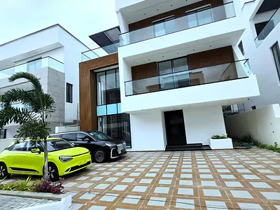 Exquisite 6 Bedroom Detached House