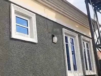 2 Units of 2 Bedroom Apartment with 2shops in Front