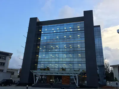 Luxury 6 Floor Office Building in a Prime Location