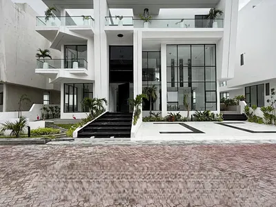 Aesthetically Built 5 Bedroom Detached Waterfront Mansion