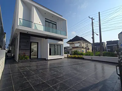 Newly Built 5 Bedroom House