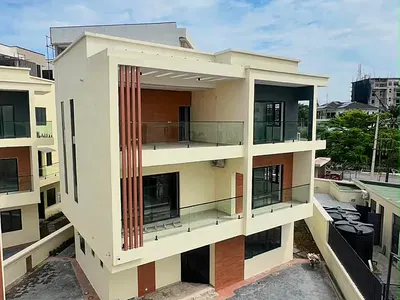 Ultra Luxury 5 Bedroom Fully Detached Duplex Uu