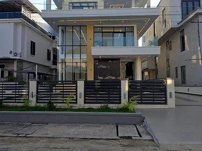 Newly Built 5 Bedroom House