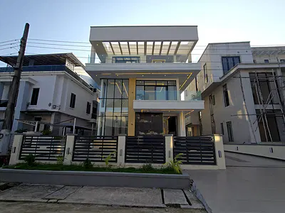 Newly Built 5 Bedroom House