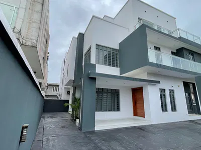 Fantastic 5 Bedroom Fully Detached House with BQ — Lekki, Lagos