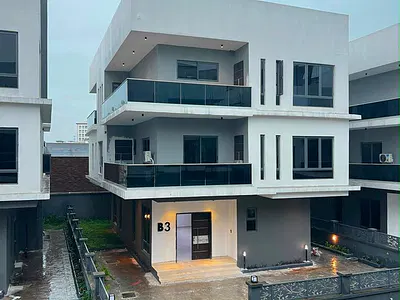 Magnificent 6 Bedrooms Fully Detached Luxury Duplex with a Study