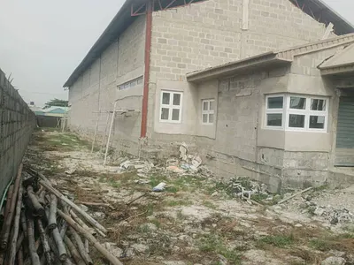 Warehouse with Ancillary Buildings
