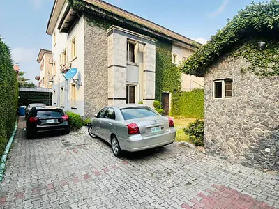 Distress 4 Bedroom Duplex with BQ