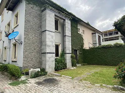 Distress 4 Bedroom Duplex with BQ