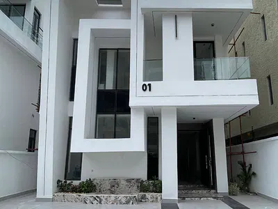 Beautiful 5 Bedroom Smart Duplex
