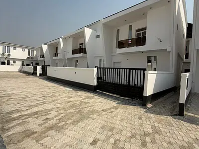 4 Bedrooms Semi Detached Duplex
