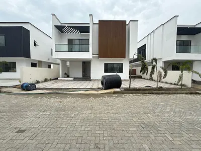 5 Bedroom Detached House