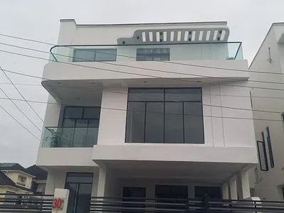 Luxury 5 Bedroom Fully Detached Duplex with Excellent Facilities — Lekki, Lagos