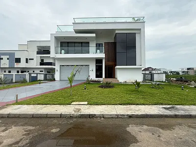5 Bedrooms Detached Duplex
