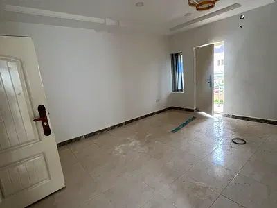 Newly Renovated 2 Bedroom Flat