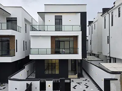 Fully Detached 5 Bedroom Duplex