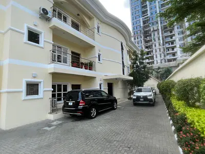 Lovely Exquisite Fully Furnished 3 Bedroom Flat