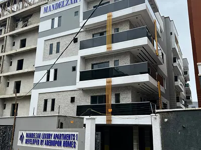 Family Friendly 3 Bedroom Apartment with Pool, Gym, Elevator, Concierg
