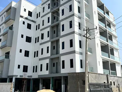 Sleek 2 Bedroom Apartment with Pool, Gym, Elevator in a Secure Locatio