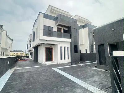Exquisite Spacious Luxury 5 Bedroom Fully Detached Duplex with BQ