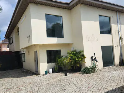 Specious 5 Bedrooms Detached Duplex