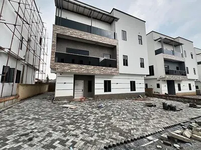 Newly Built Detached 5 Bedroom Duplex with BQ