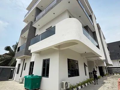 Spacious 3 Bedroom Apartment with Elevator