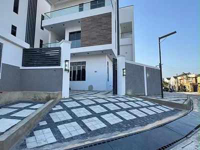 Luxuriously Designed 5 Bedroom Fully Detached Duplex with Swimming Poo