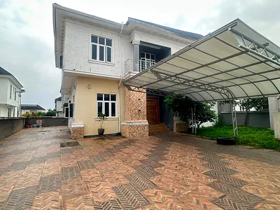 Well-Built Spacious Luxury 5 Bedroom Semi-Detached Duplex with BQ, Sol