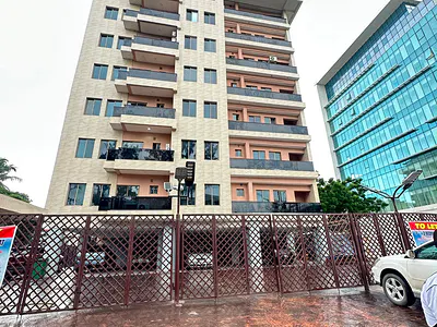 Well Spacious 2 Bedroom Penthouse with Elevator and Rooftop Lounge