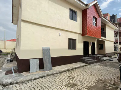 Neatly Renovated 2 Bedroom Flat