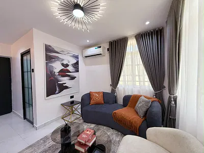 Newly Renovated 1 Bedroom Apartment