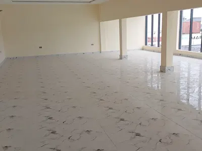 Super Spacious Shop Facing Express