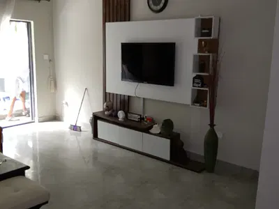 Spacious 3 Bedroom Apartment with Ac, Fitted Kitchen,